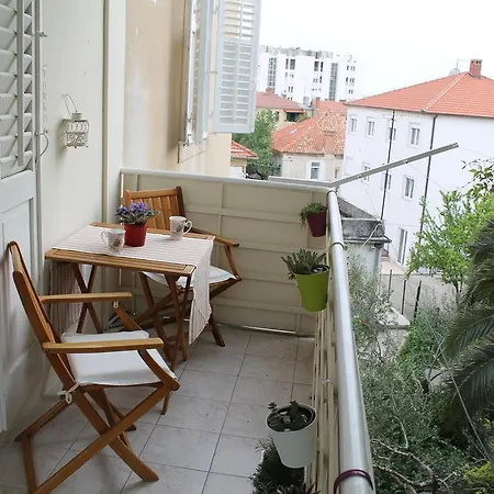 Luna Apartment
