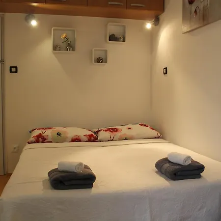 Luna Apartment *