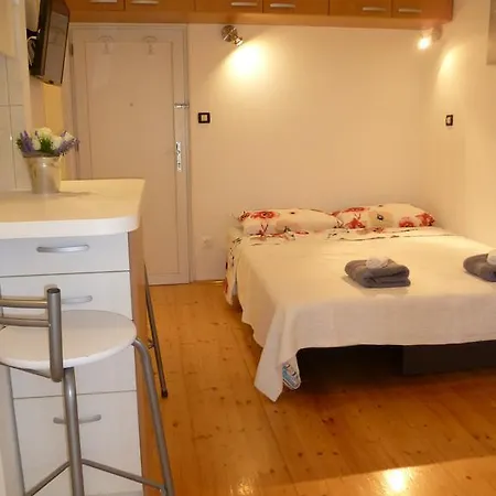 Luna Apartment *